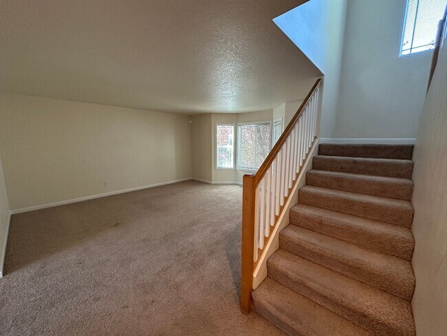 Photo - 3324 Mia St NE