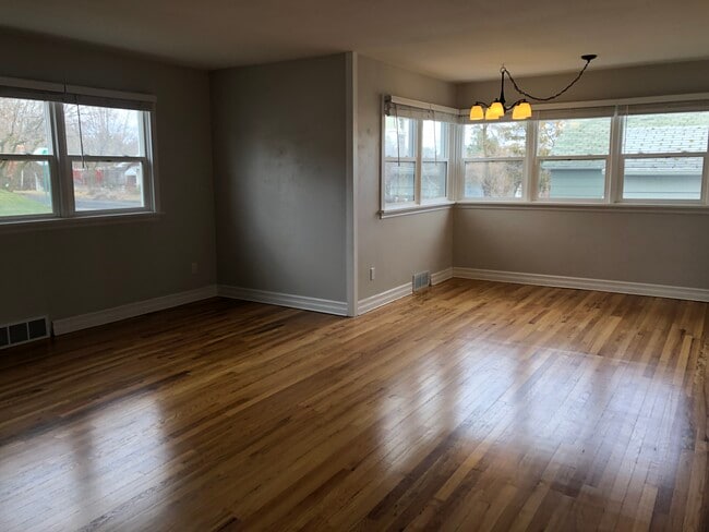 Photo - 750 NW Charlotte St