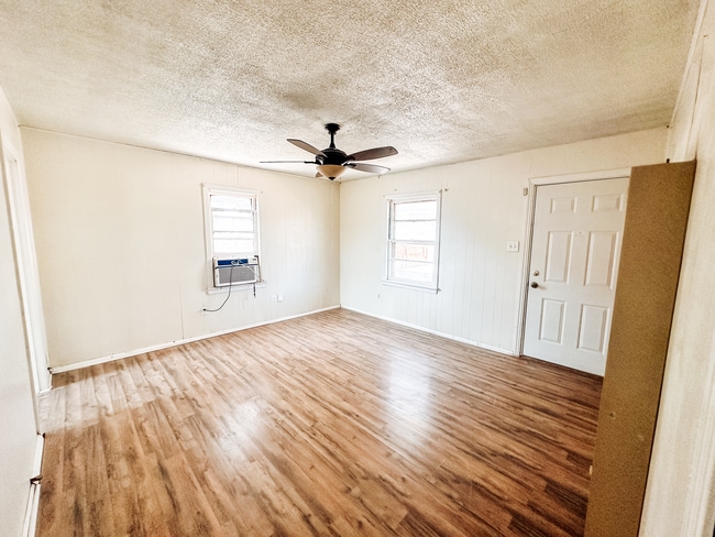 Photo - 3207 Amherst St