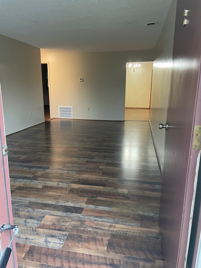 En la puerta principal - 5459 Hebbardsville Rd Unidad 1