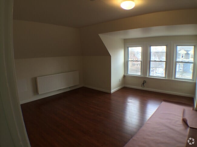 Building Photo - 5647 Hampton St Unit 3 Rental