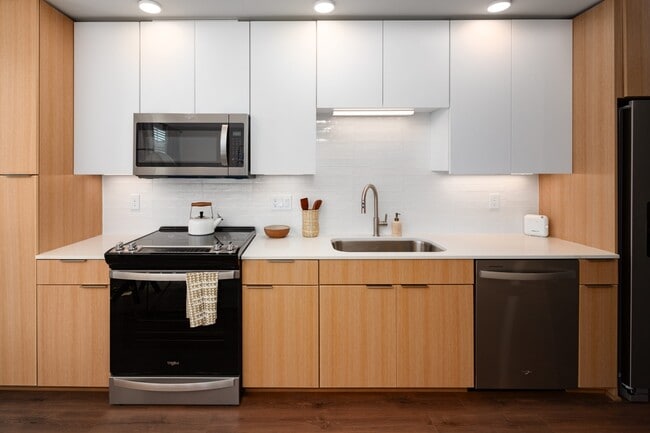 Building Photo - Starling