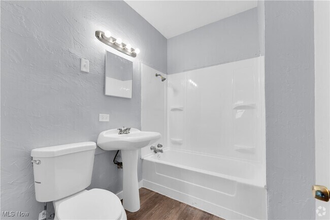 Building Photo - 3111 W 90th St Unit 2/UP Rental