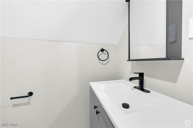 Building Photo - 2638 E 126th St Unit 3 Rental