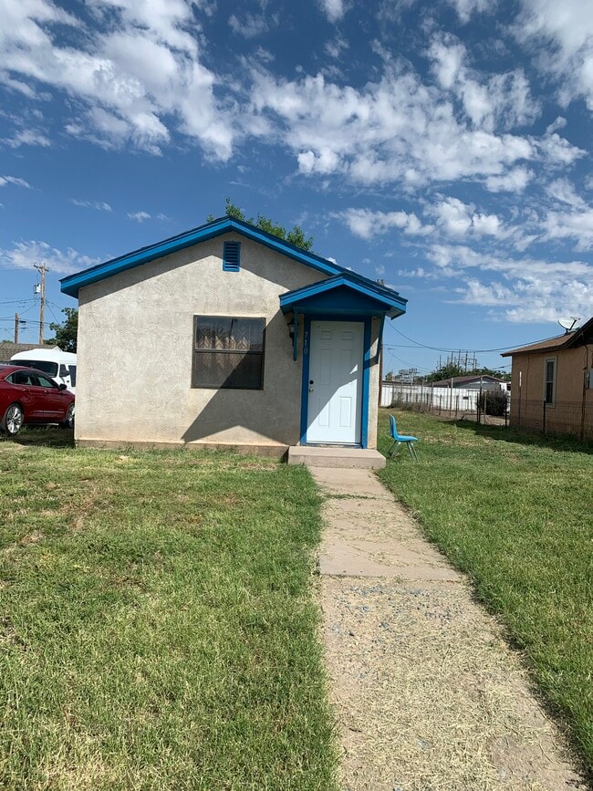 Building Photo - 710 W Champ Clark Ave Rental