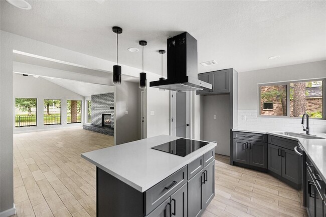 15 Presidio Rd