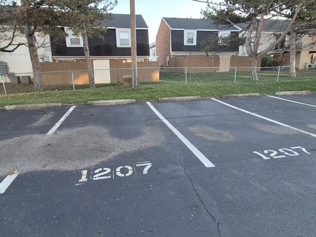 Photo - 1207 Weybridge Rd