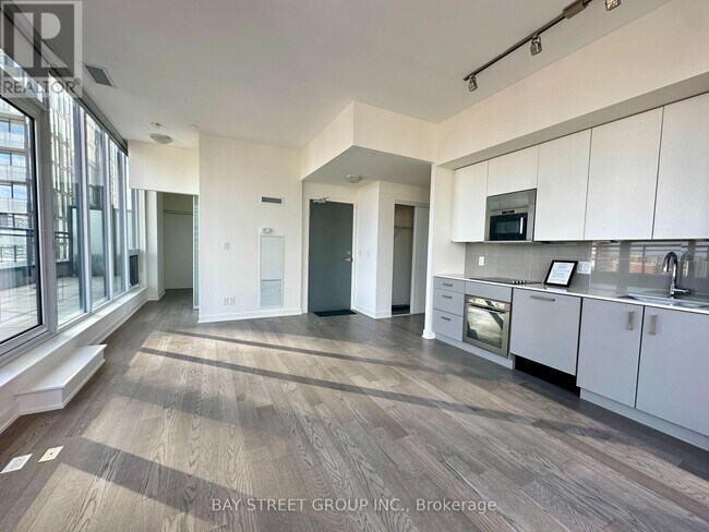 Photo - 17 Dundonald St Unité 1703