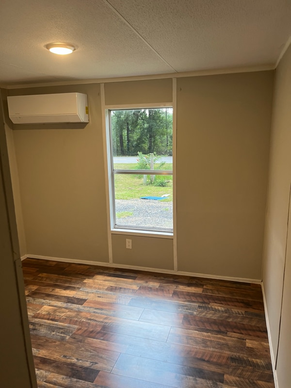 Photo - 1922 Churchill Rd