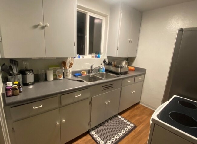 Photo - 617 W 3rd St