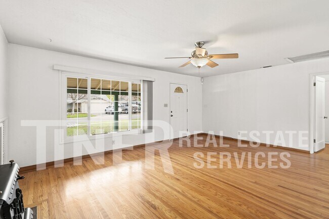 Photo - 2407 Sandringham Rd