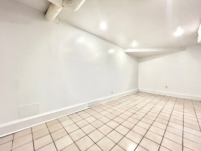 Photo - 308 W 105th St Unidad B