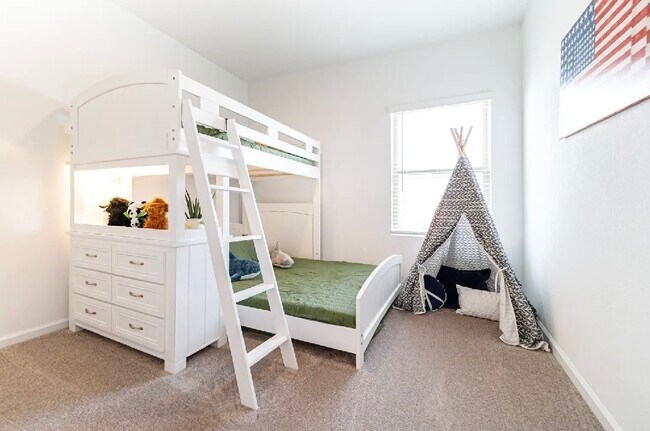 Photo - 9859 Clifden St