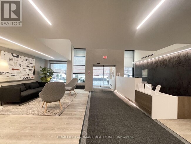 Photo - 225 Davenport Rd Unité 202