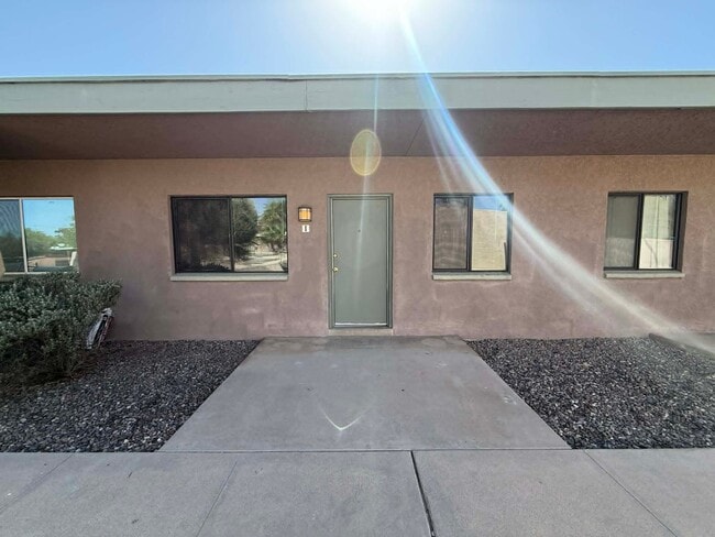 Building Photo - 1518 E Hedrick Dr