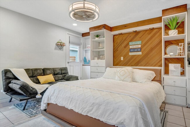 Building Photo - 483 E Shore Dr Rental