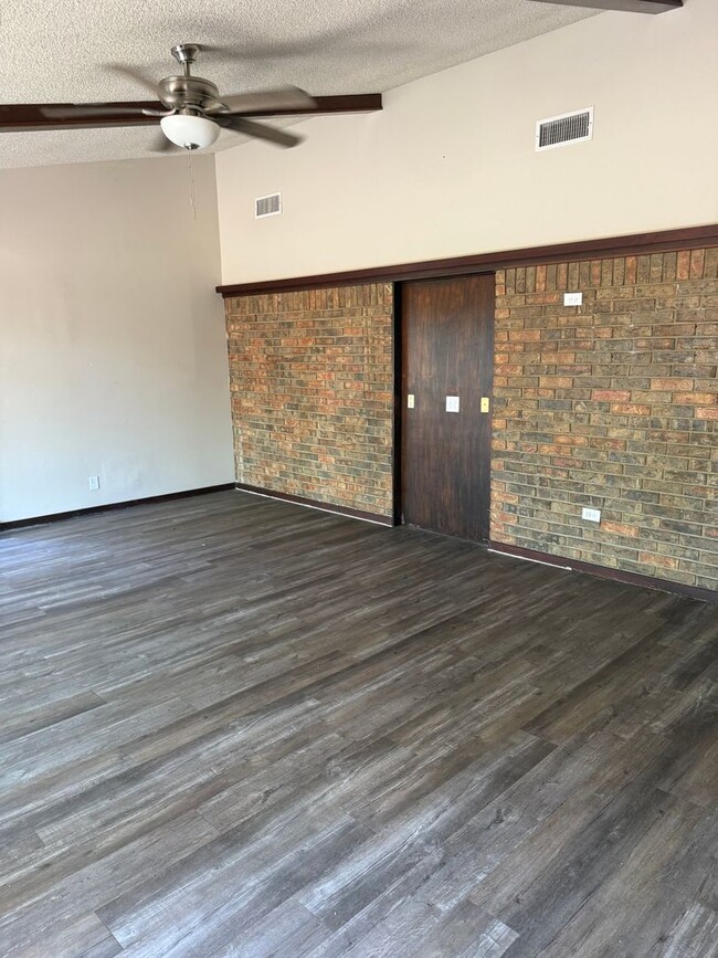 Photo - 523 W Ithica St