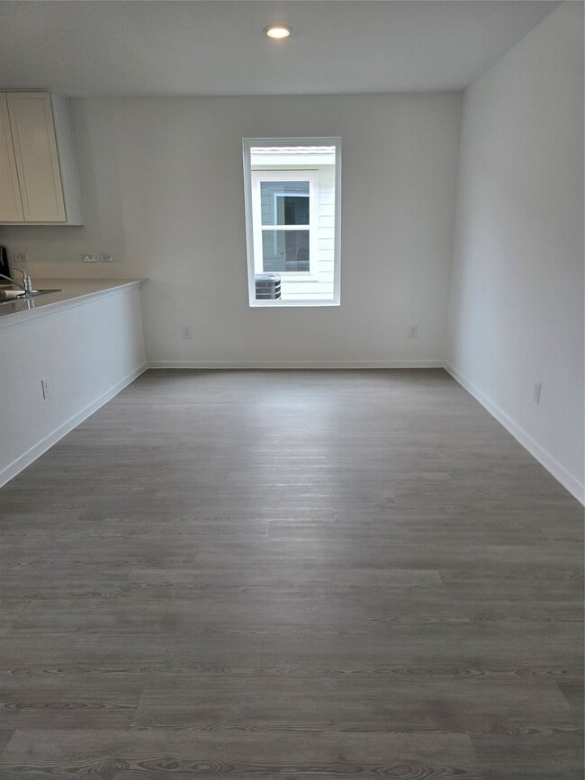 Building Photo - 25560 Blossom Ct