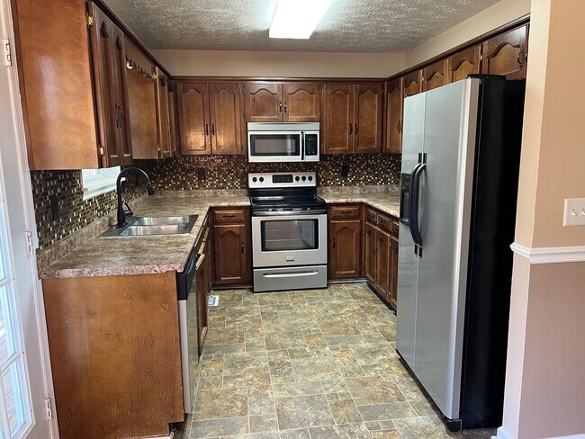 Photo - 11 Lone Oak Dr