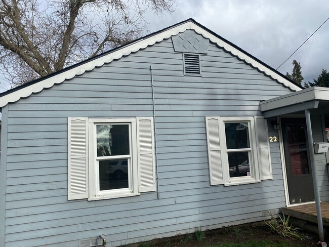Building Photo - Newly Updated in Desirable Springfield Neighborhood!