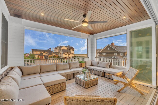 Photo - 985 Ocean Ave