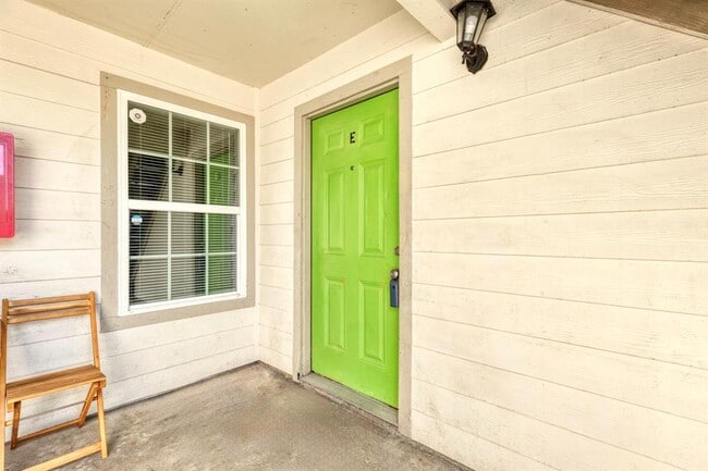 Building Photo - 6110 Wheless Cove Unit E