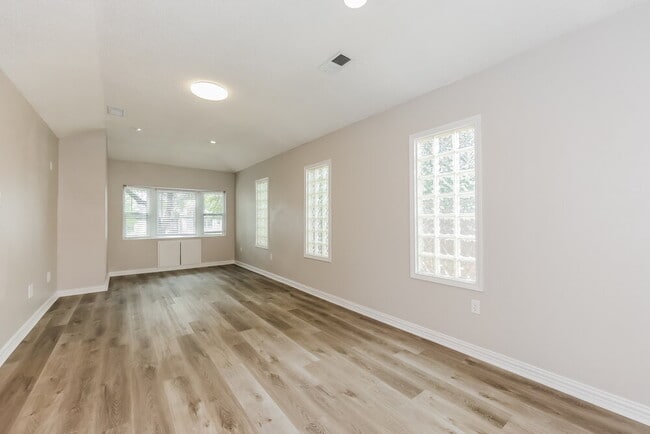 Photo - 6003 Cool Springs Dr
