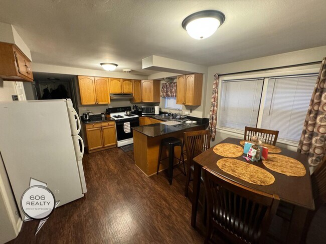 Photo - Updated Berwyn Unit with Heat Included! Unit GDN-R