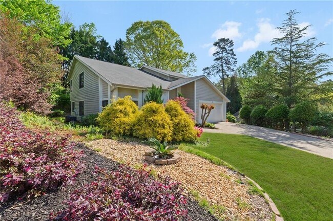 Photo - 890 Muirfield Ridge NE