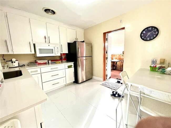 Photo - 5009 Deauville Dr