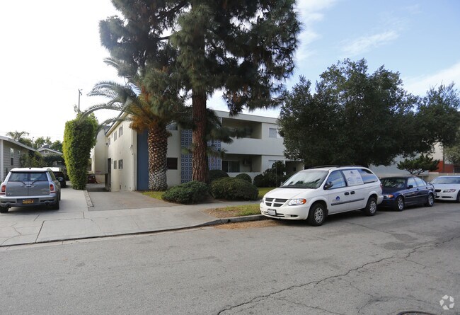 446 W Elk Ave