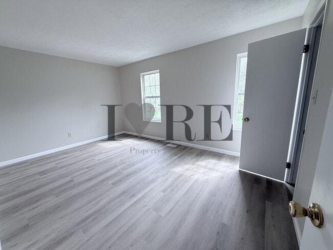 Photo - 859 Crofton Pl