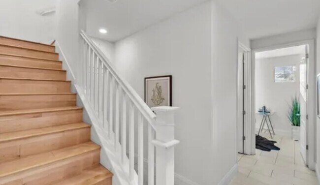 Photo - 834 Camden Cmn