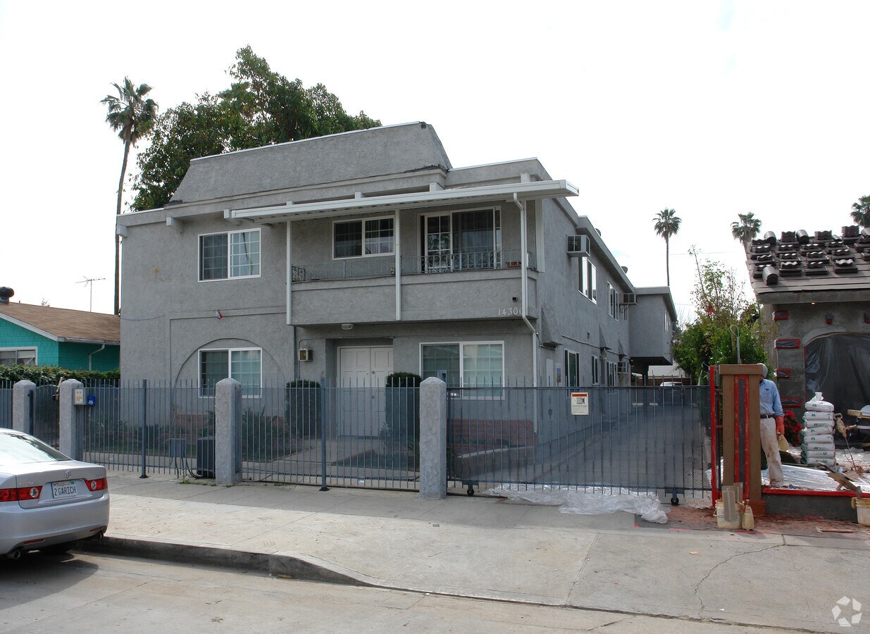 Photo - 14306 Kittridge St