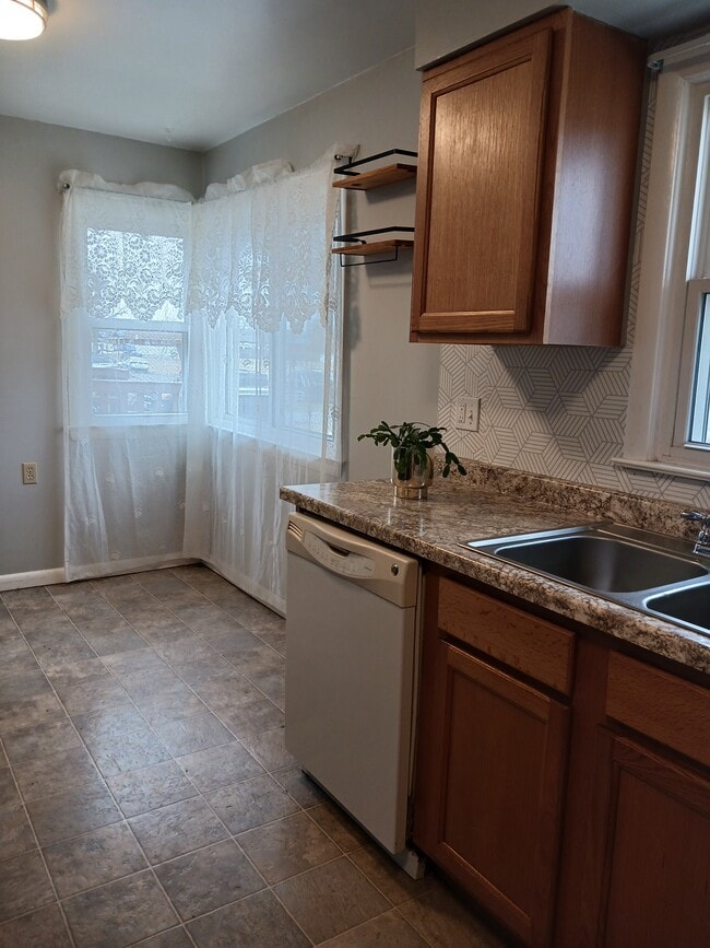 Photo - 33 Marshall Dr