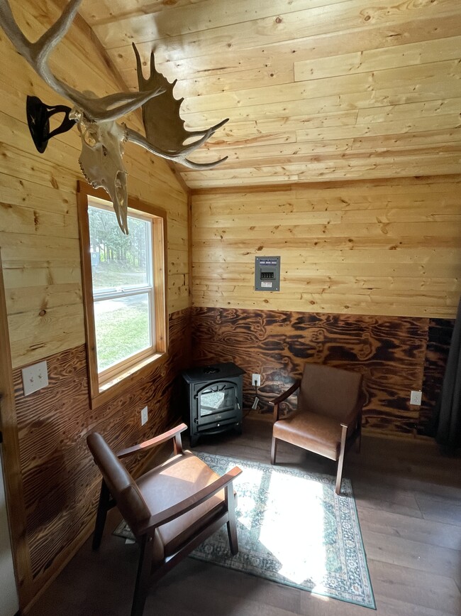 Photo - 3936 Svedlund St