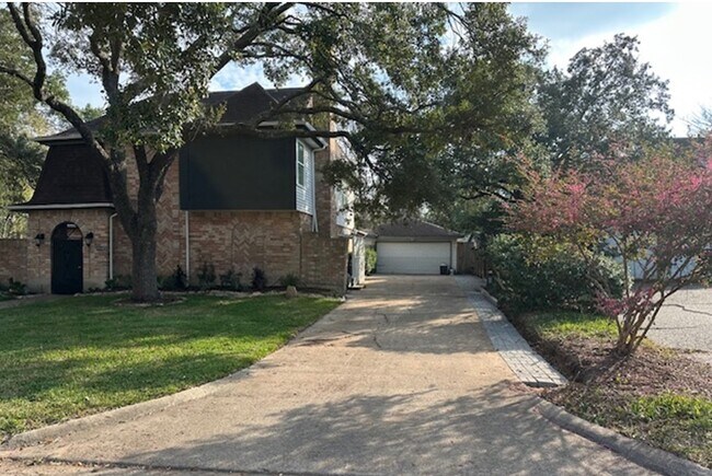Photo - 10811 Cranbrook Rd