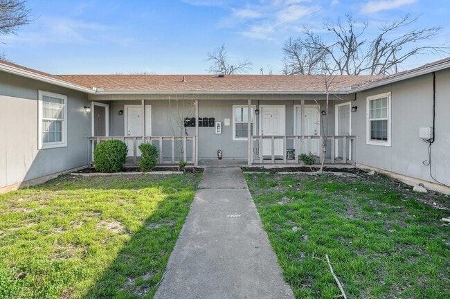 Photo - 410 Old Thorndale Rd