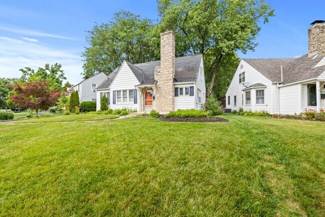 Photo - 304 E Schreyer Pl