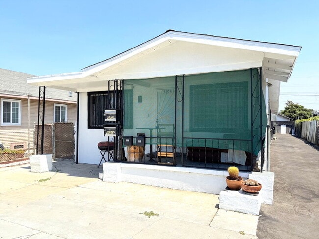 Photo - 950 Clela Ave
