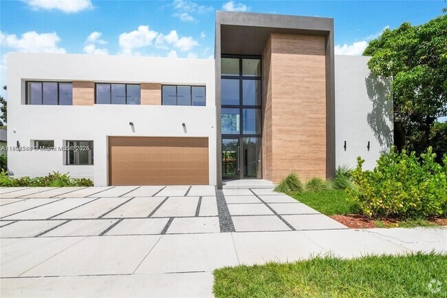 Building Photo - 8000 SW 62nd Ct Rental