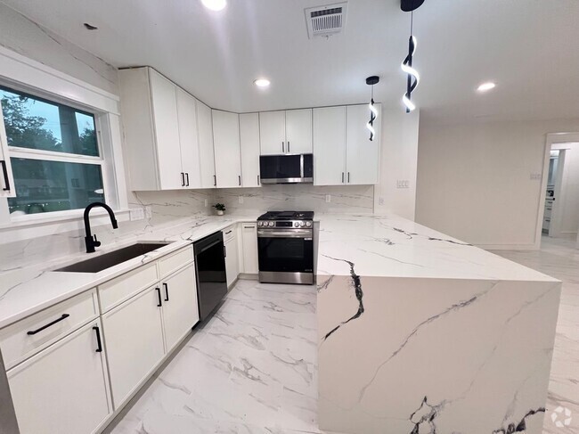 Building Photo - 20156 Russell Dr Rental