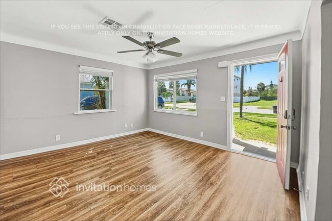 Photo - 833 61st Ave NE