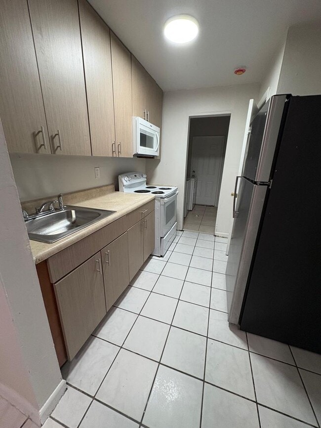 Photo - 900 NW Unit East