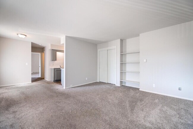 Photo - 305 Maple Ave