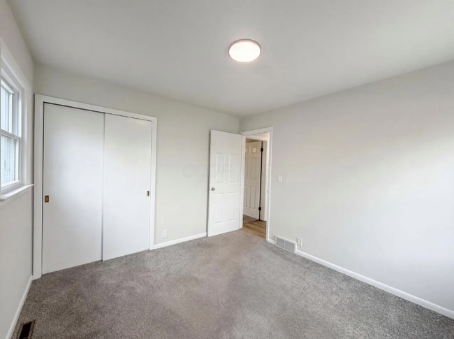 Photo - 413 Sherwood Dr W