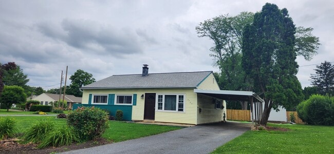 Building Photo - 2527 Valley Road Rental