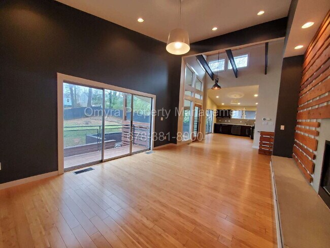 Photo - Luxurious 4 bedroom house in Atlanta!