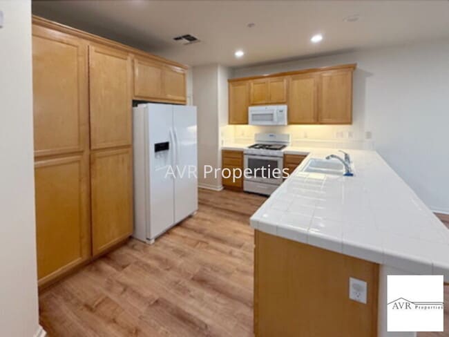 Photo - Spacious home with a large open concept kitchen, dining and living room
