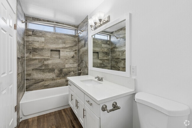 1BR, 1BA - 850SF - Bathroom